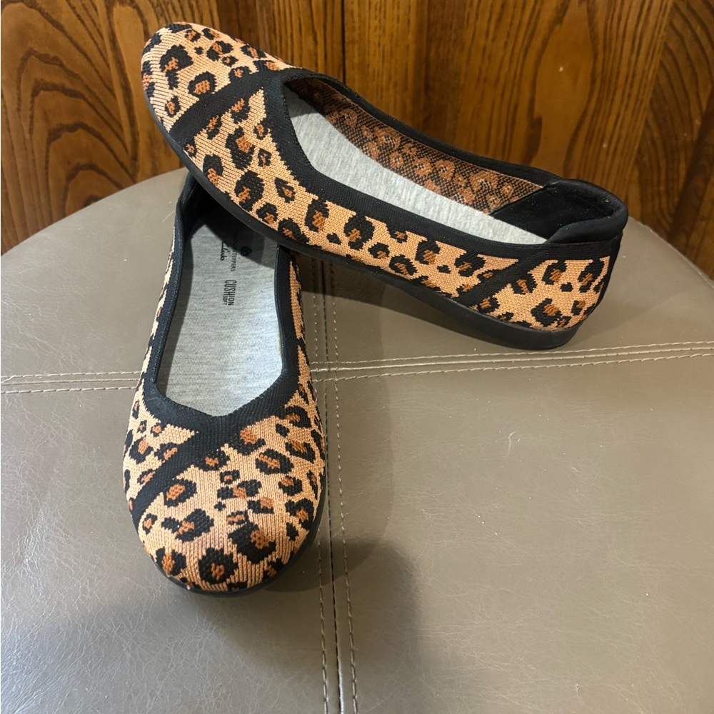 Clarks Flats Women Size 7.5 M Ballet Leopard Cloudsteppers CushionSoft Shoes